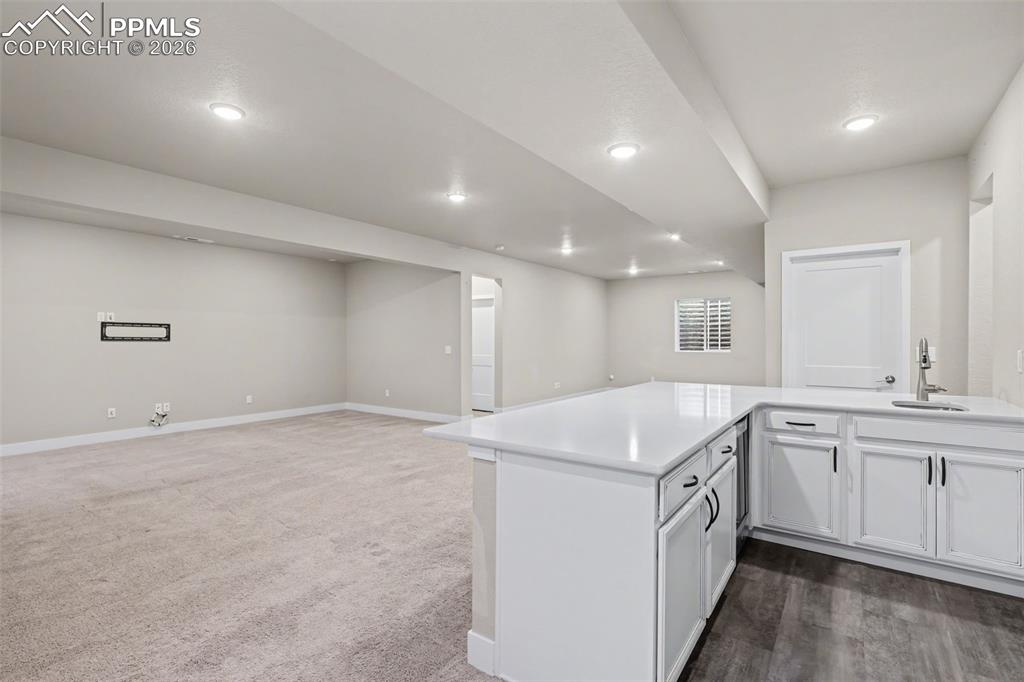 Image 29 of 42: Kitchen