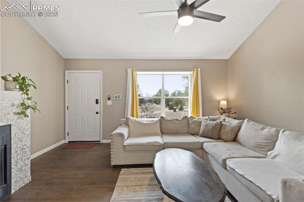 Image 13 of 37: Living Room