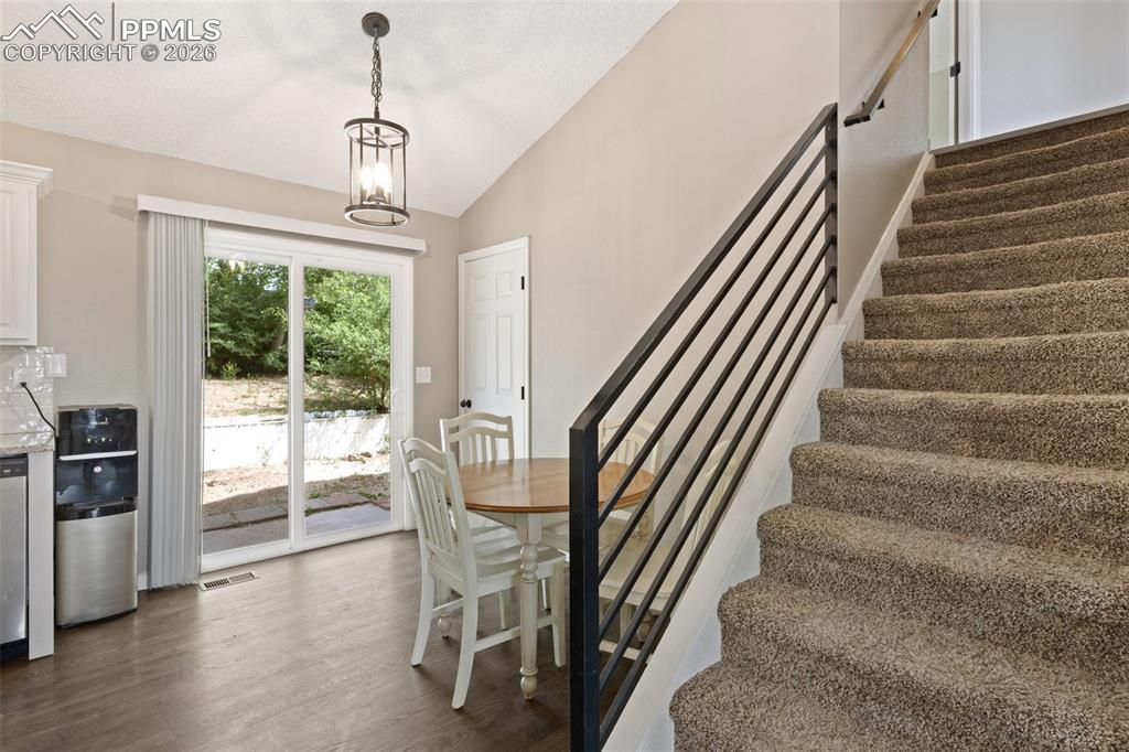 Image 16 of 37: Dining Area