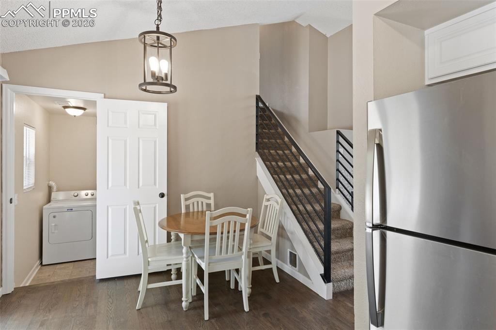 Image 17 of 37: Dining Area