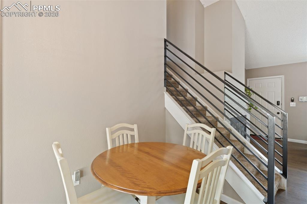 Image 18 of 37: Dining Area