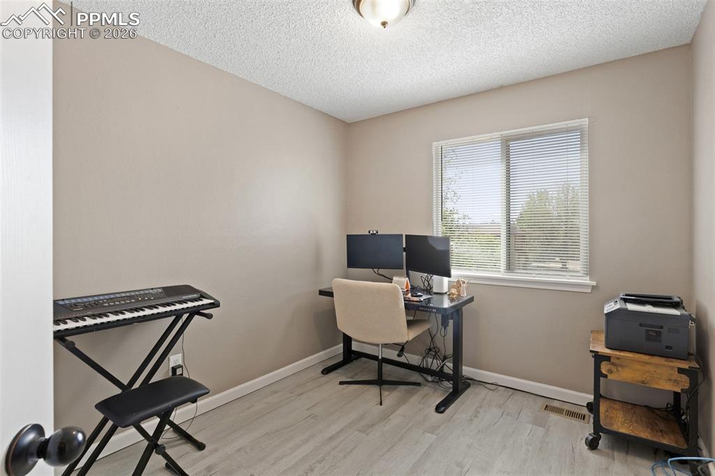 Image 26 of 37: Office