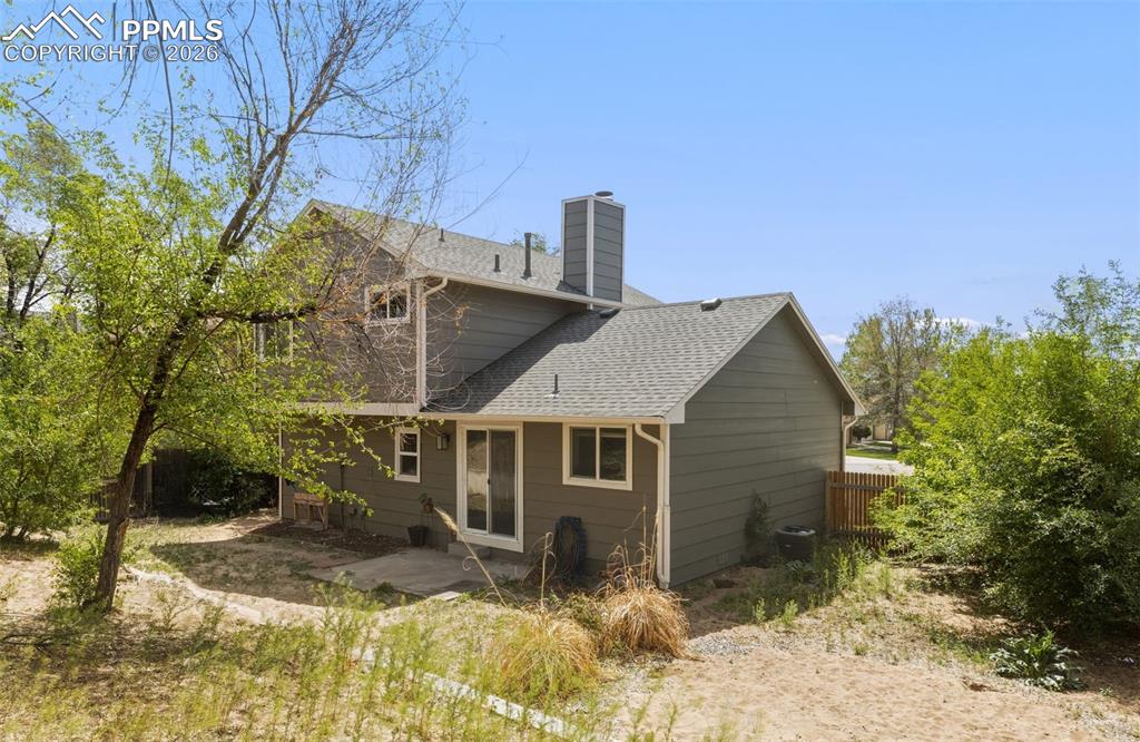 Image 30 of 37: Back of Structure