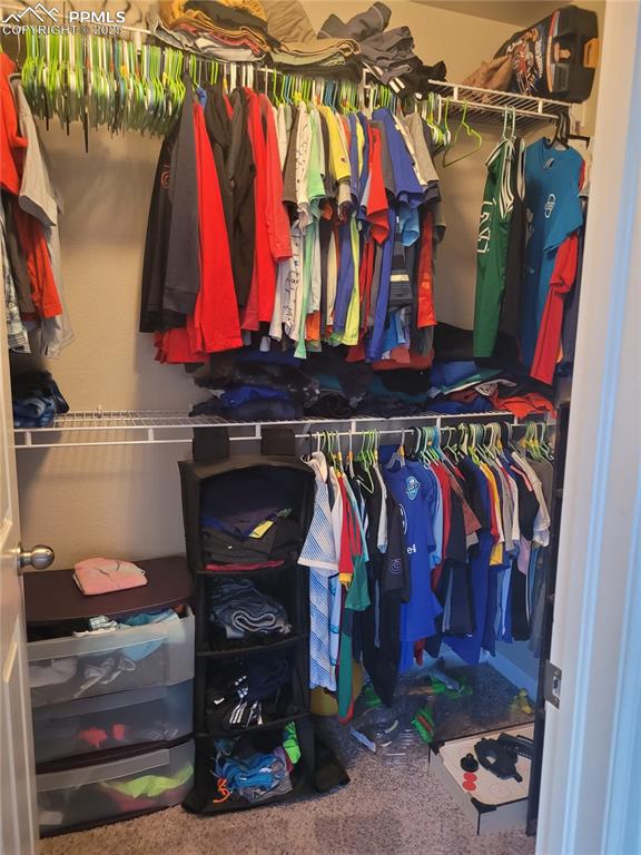 Image 18 of 18: Closet