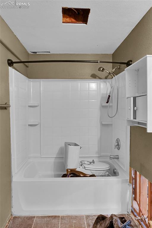 Image 21 of 33: Basement bathroom