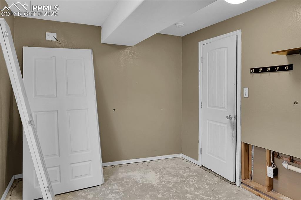 Image 23 of 33: Basement bedroom 1