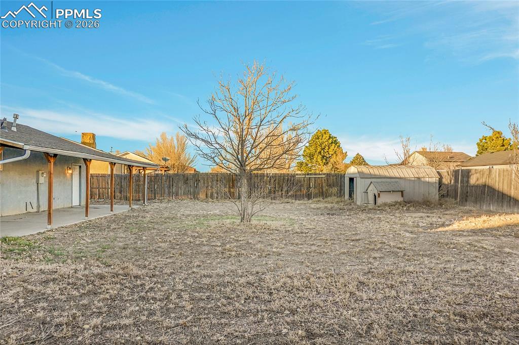 Image 30 of 33: Yard