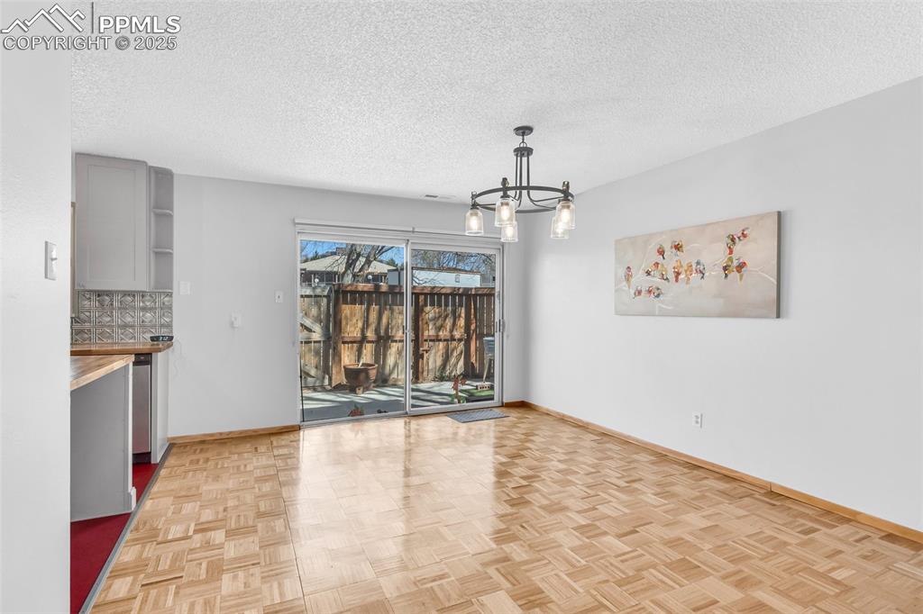 Image 13 of 32: Dining Area