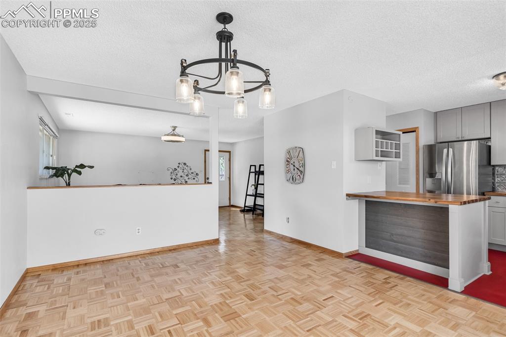 Image 15 of 32: Kitchen