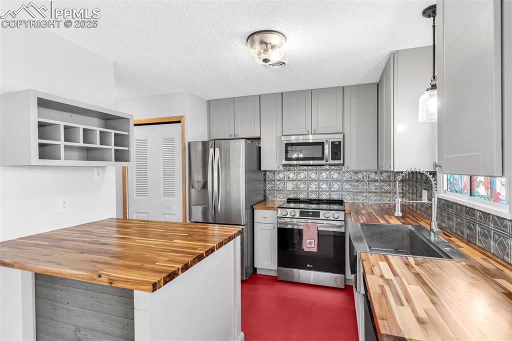 Image 2 of 32: Recently Updated!