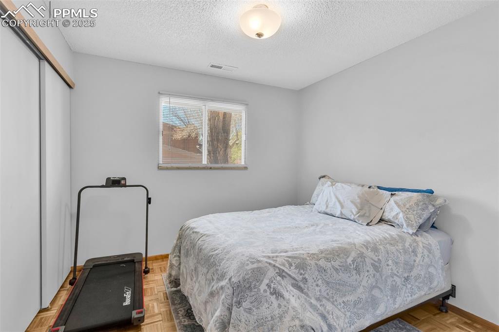 Image 21 of 32: Bedroom