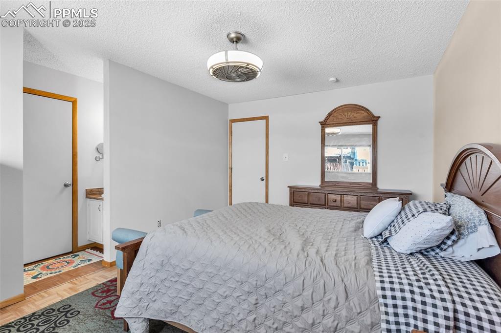 Image 25 of 32: Primary