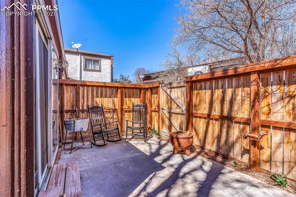 Image 28 of 32: Patio