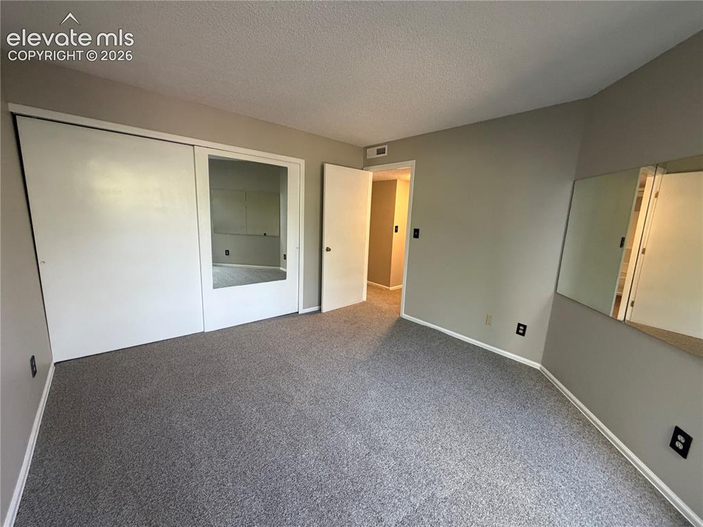 Image 12 of 18: Bedroom