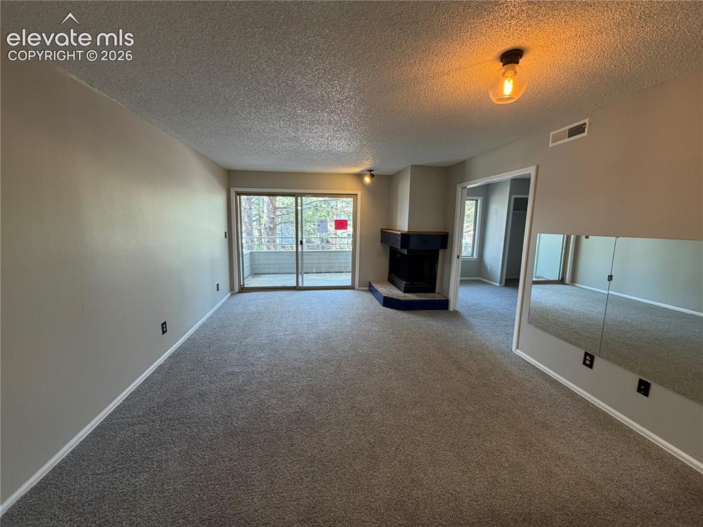 Image 5 of 18: Living Room