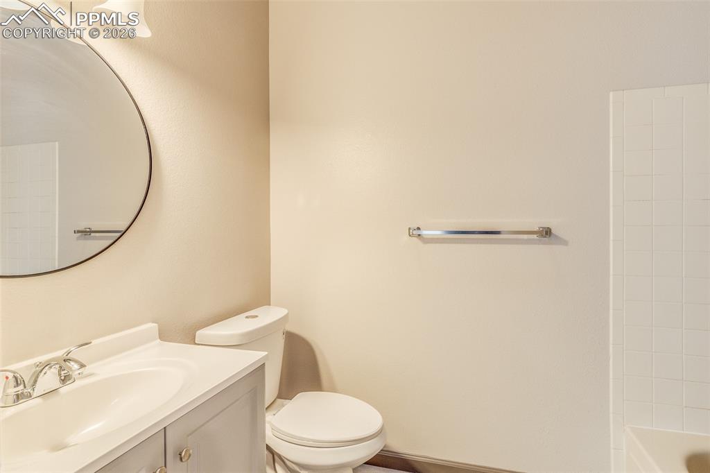 Image 15 of 33: Bathroom