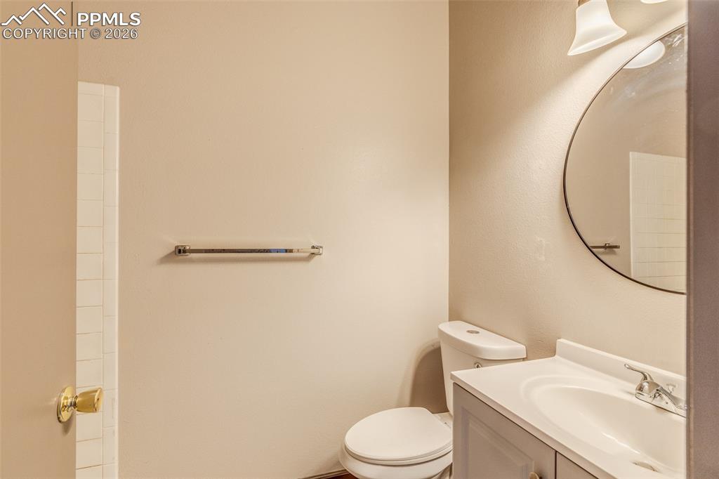 Image 19 of 33: Bathroom