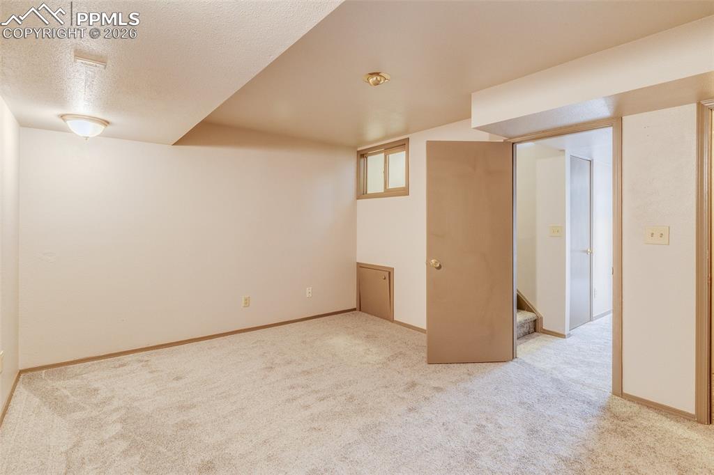 Image 23 of 33: Basement room that "could" be non conforming bedroom