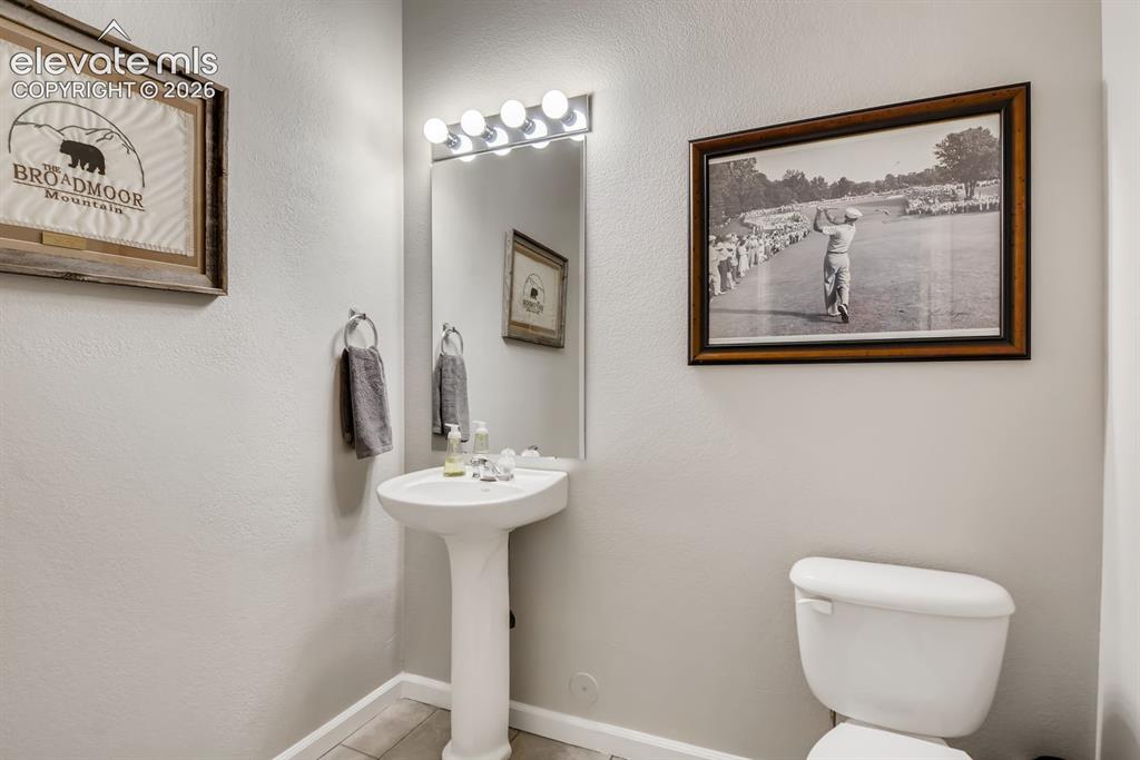 Image 22 of 23: Bathroom