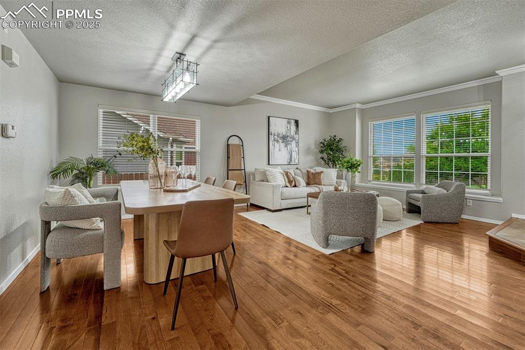 Image 10 of 29: Dining Area