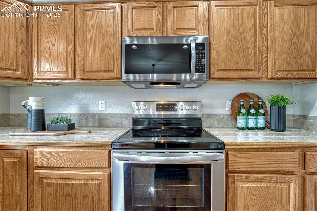 Image 15 of 29: Kitchen