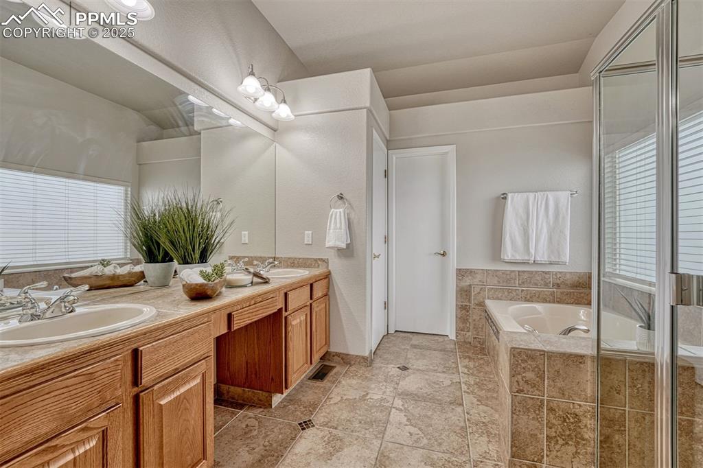 Image 19 of 29: Bathroom