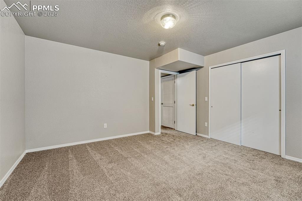 Image 22 of 29: Bedroom