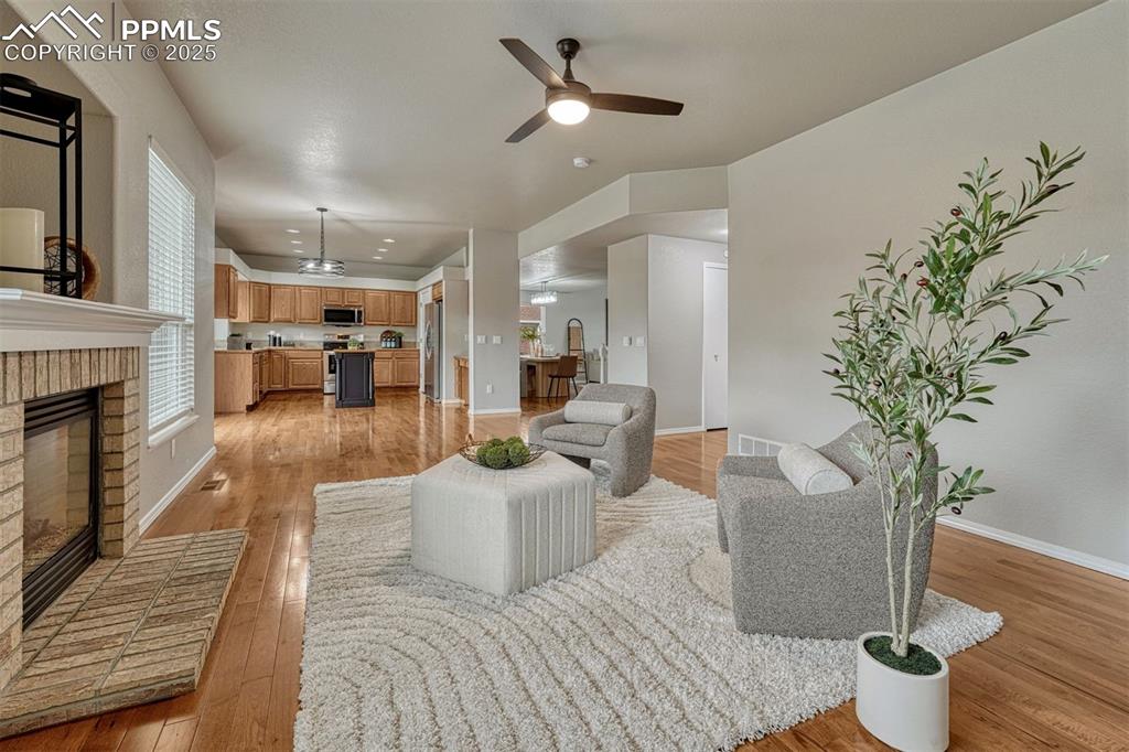 Image 5 of 29: Living Room