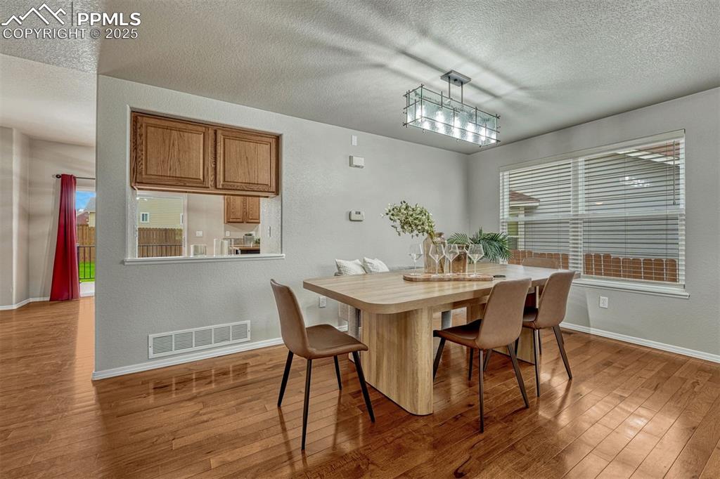 Image 8 of 29: Dining Area