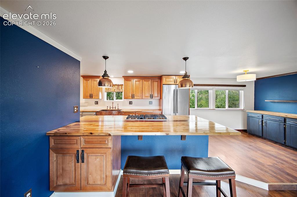 Image 17 of 49: Kitchen