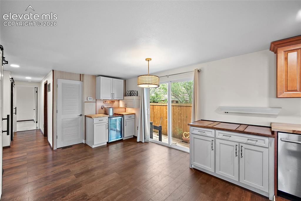 Image 8 of 49: kitchen