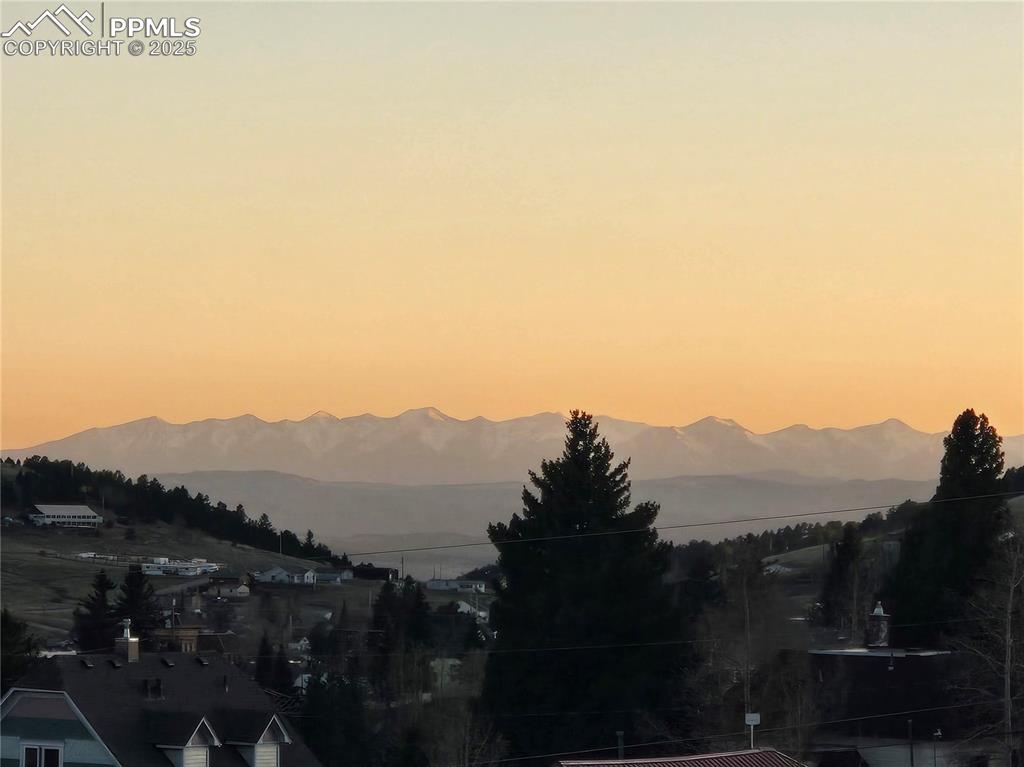 Image 9 of 10: Mountain view