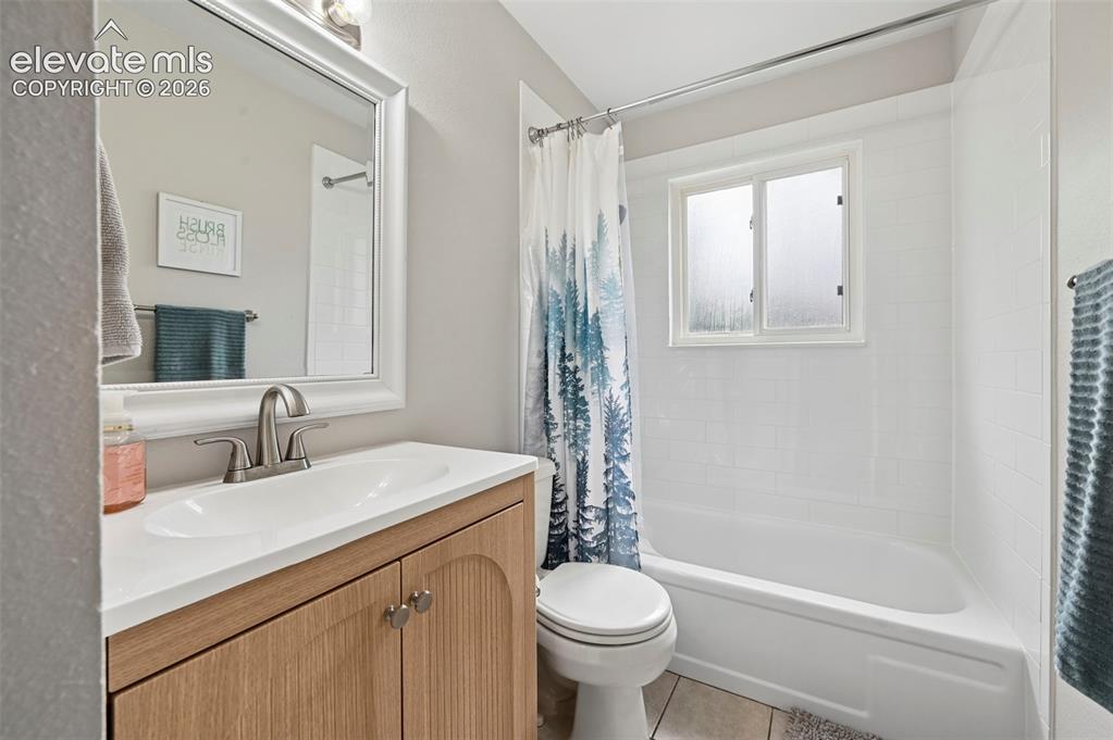 Image 14 of 39: Bathroom