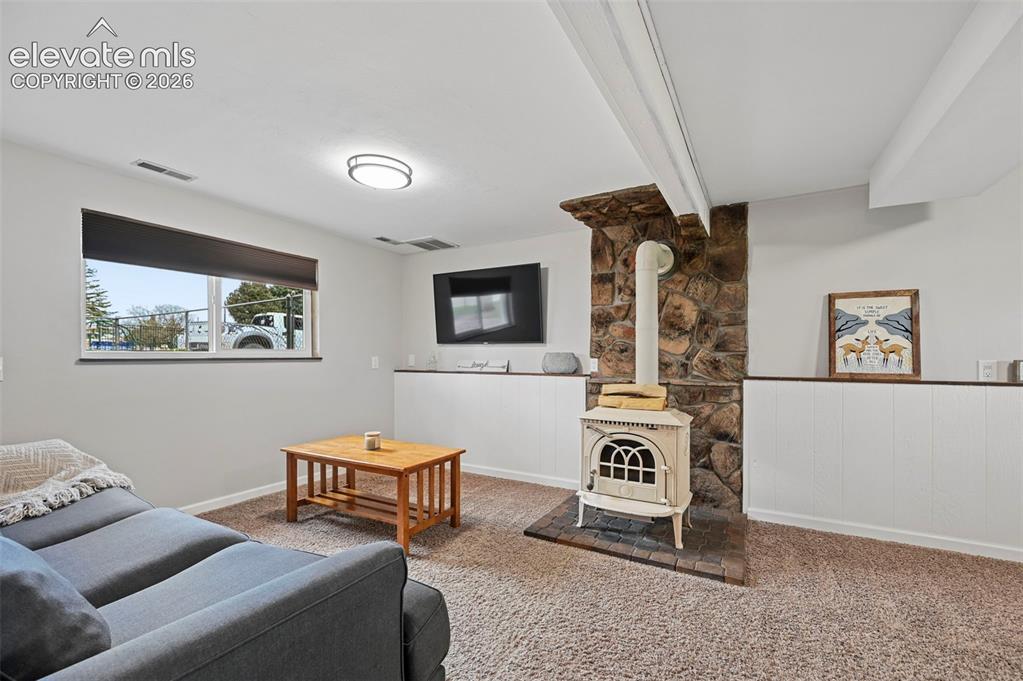 Image 19 of 39: Family Room
