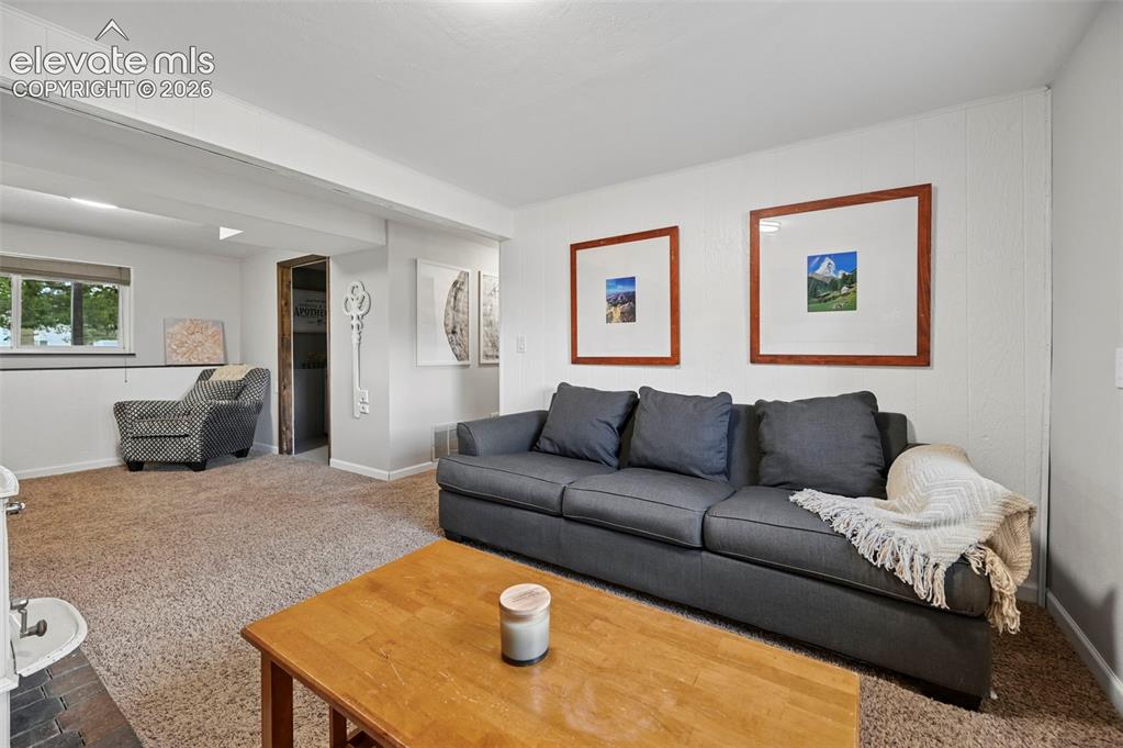Image 21 of 39: Family Room