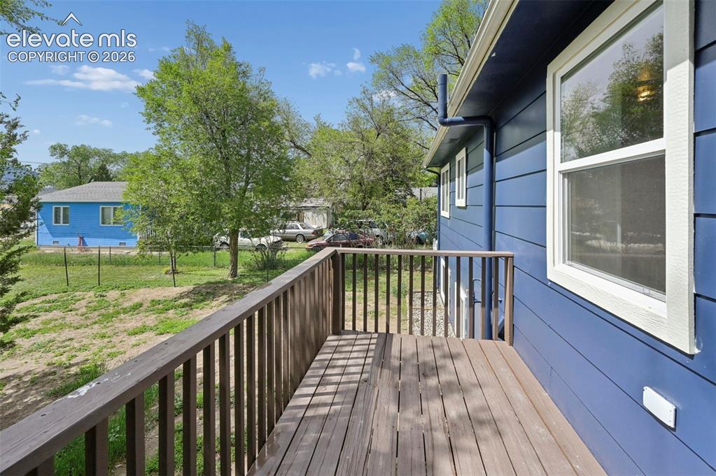 Image 34 of 39: Deck