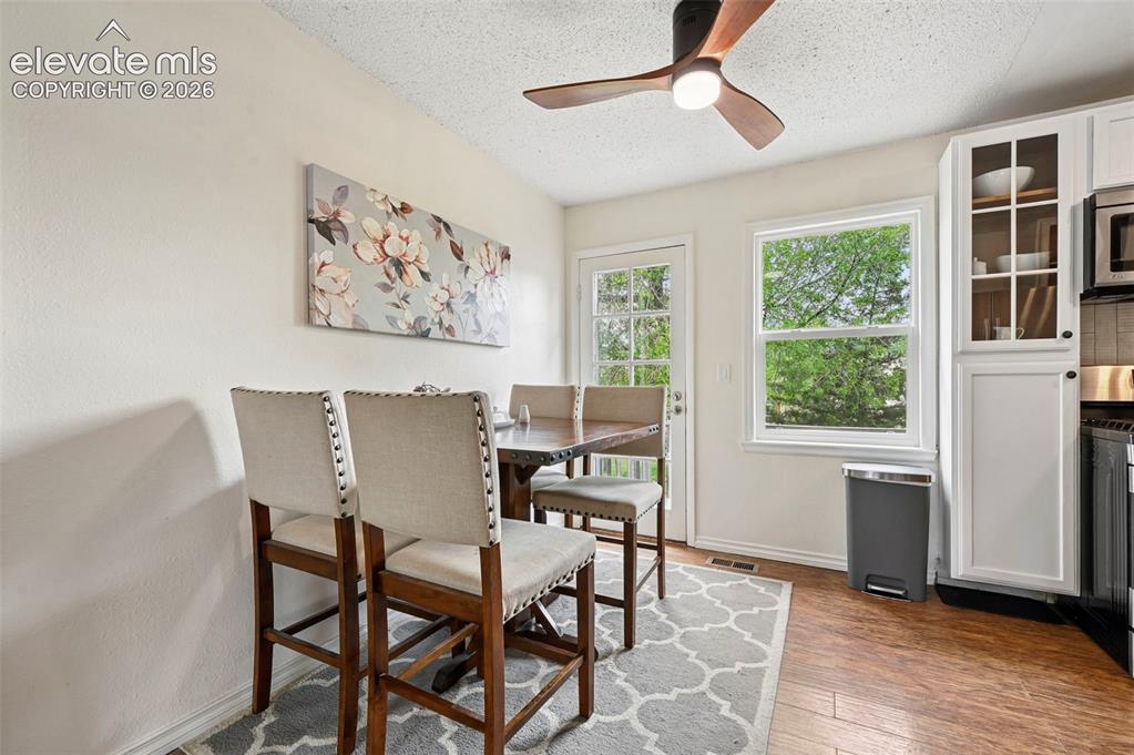 Image 6 of 39: Dining Area