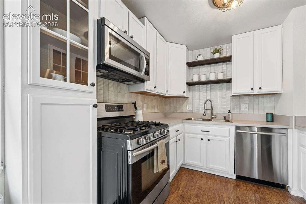 Image 8 of 39: Kitchen