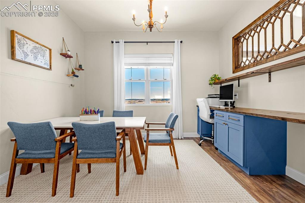 Image 13 of 50: Dining Area