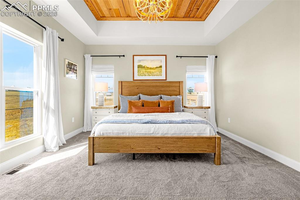 Image 16 of 50: Laundry