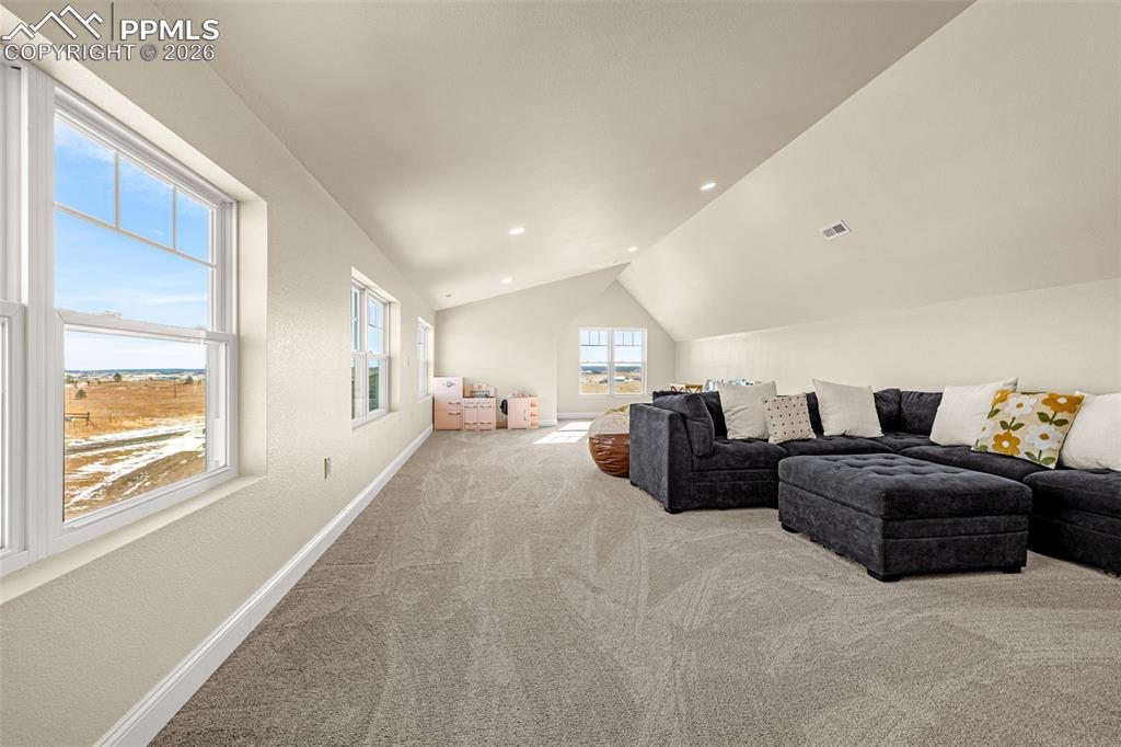 Image 24 of 50: Bedroom