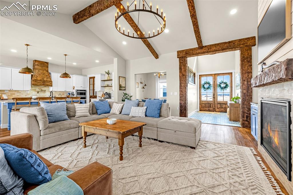 Image 4 of 50: Entrance Foyer