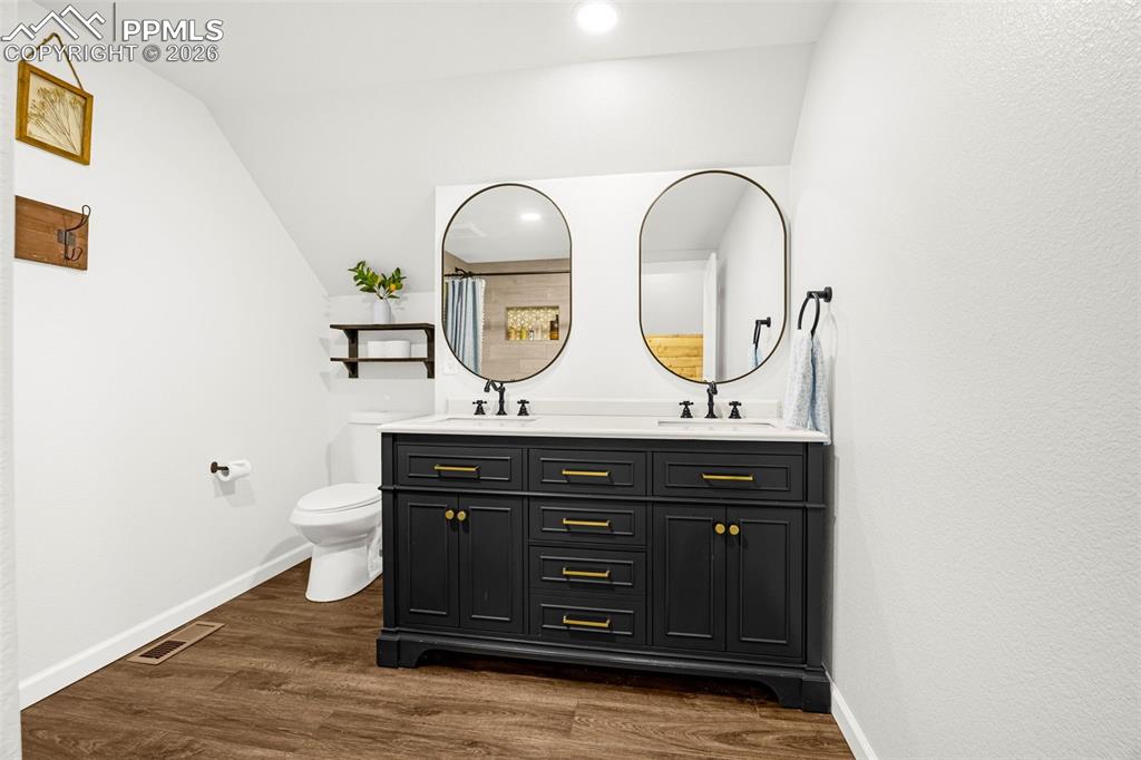 Image 47 of 50: Barndo 