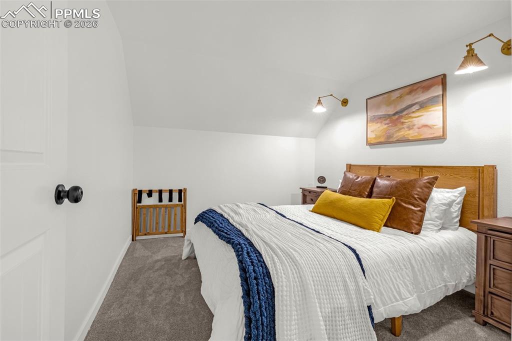 Image 49 of 50: Barndo 