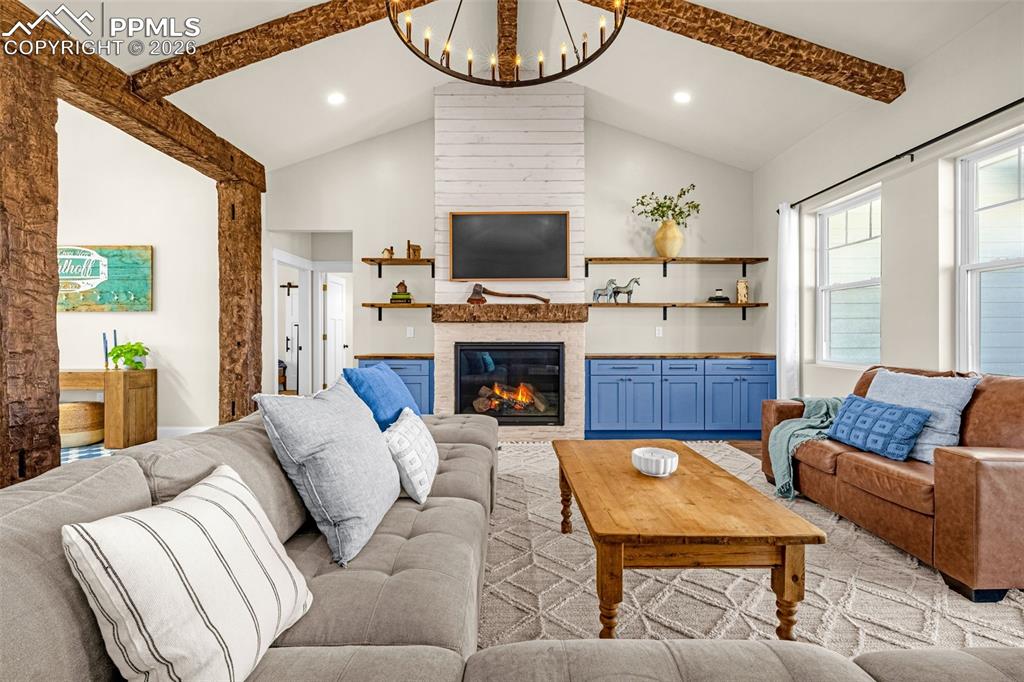 Image 5 of 50: Living Room