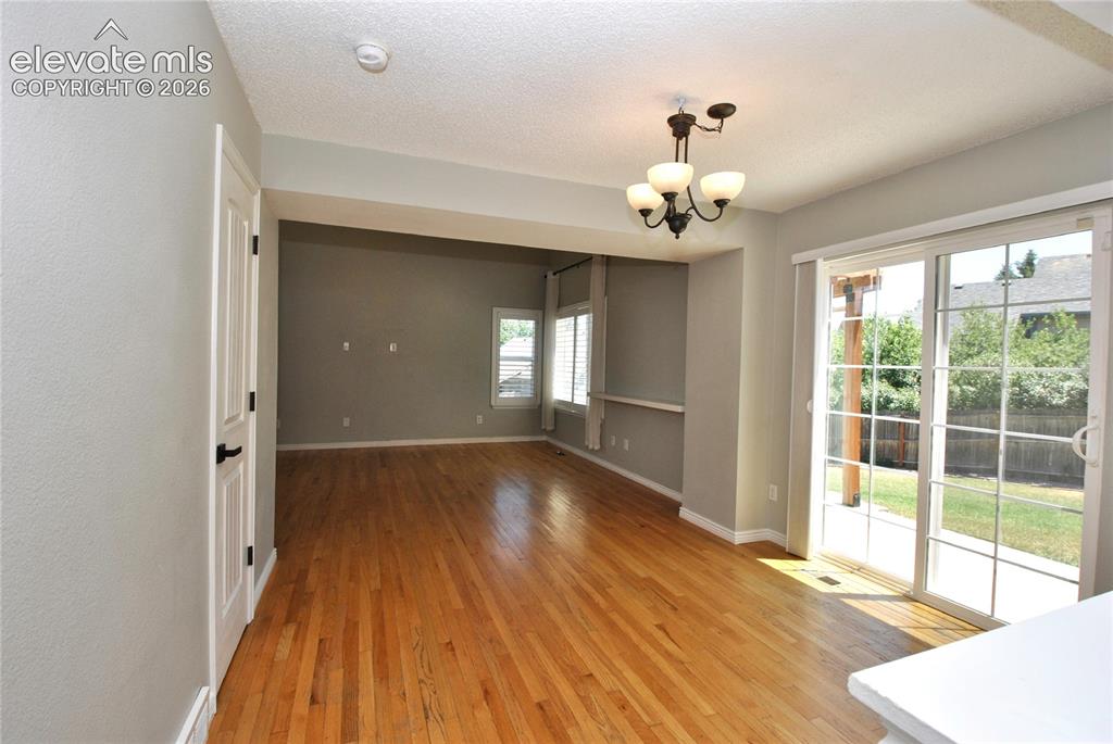 Image 12 of 28: Dining Area