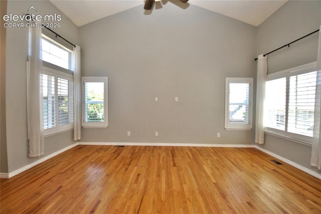 Image 4 of 28: Living Room