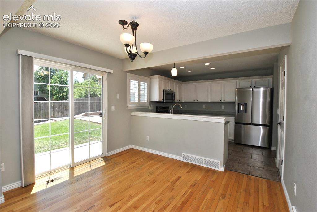 Image 8 of 28: Kitchen