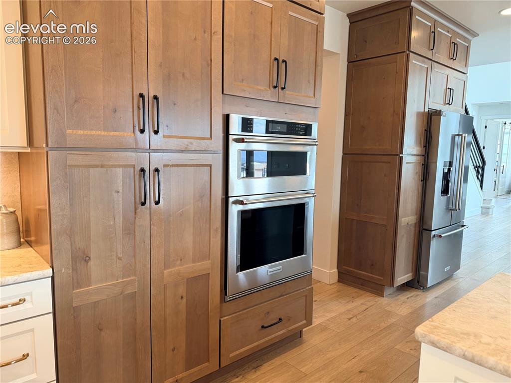Image 15 of 46: Kitchen