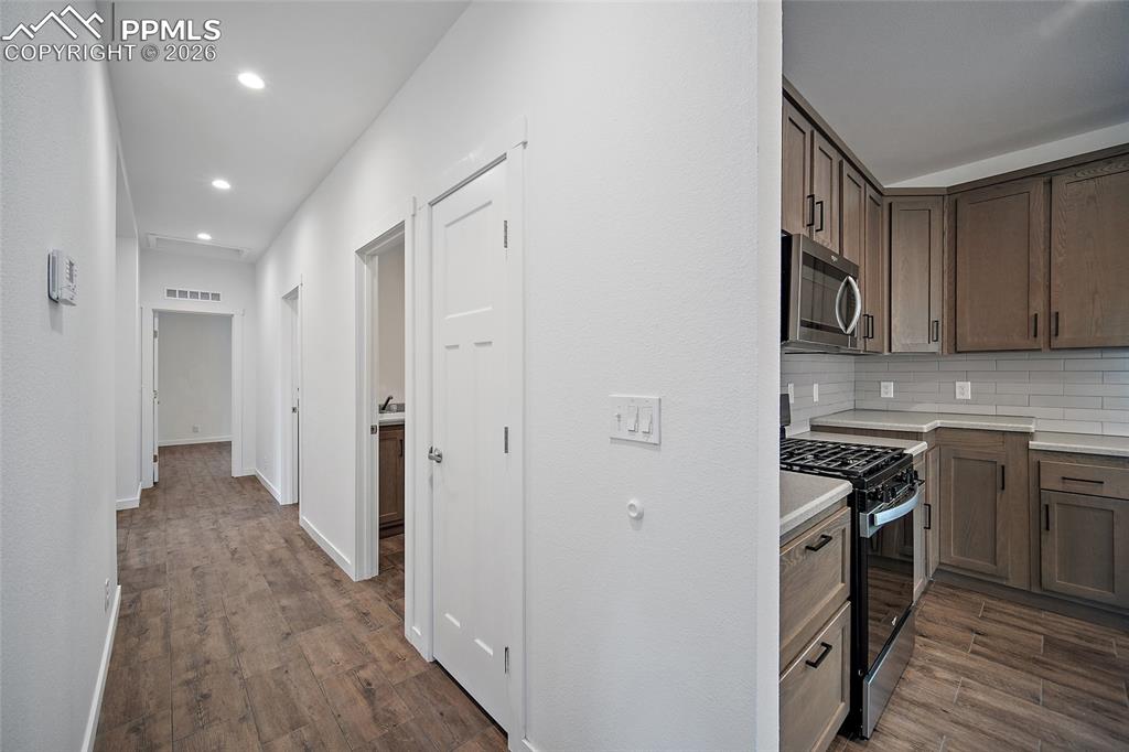 Image 14 of 32: Hallway